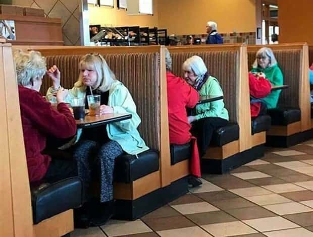 funny glitches in real life 7 People Spotted Glitches In Everyday Reality (34 photos)