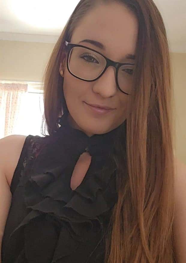 girls wearing glasses 15 Hot Girls with Glasses #32 (21 photos)