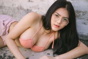 Hot Girls with Glasses #32 (21 photos)