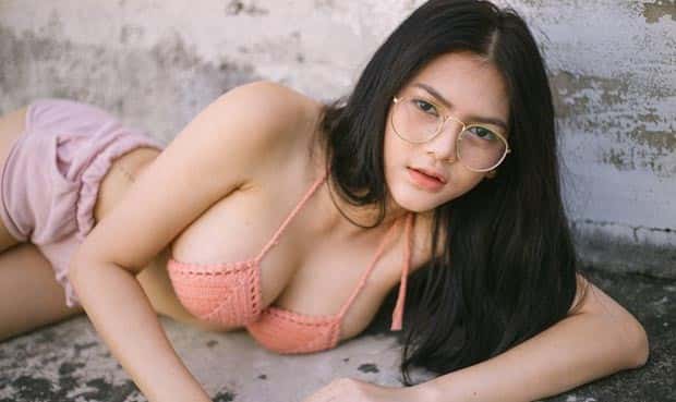 girls wearing glasses 20 Hot Girls with Glasses #32 (21 photos)