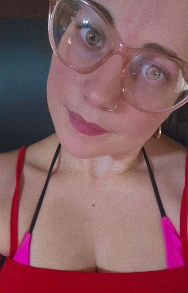 girls wearing glasses 21 Hot Girls with Glasses #32 (21 photos)