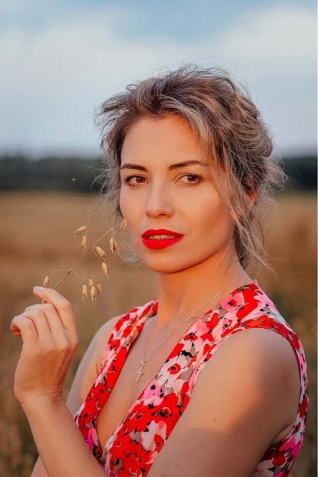 Hot Girls with Red Lips #32 (20 photos)