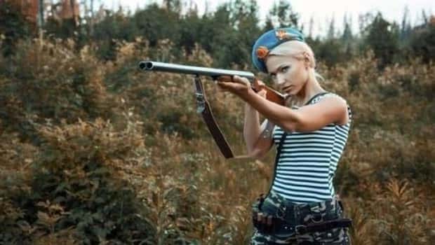 hot girls holding guns 12 Hot Girls with Guns #22 (20 photos)