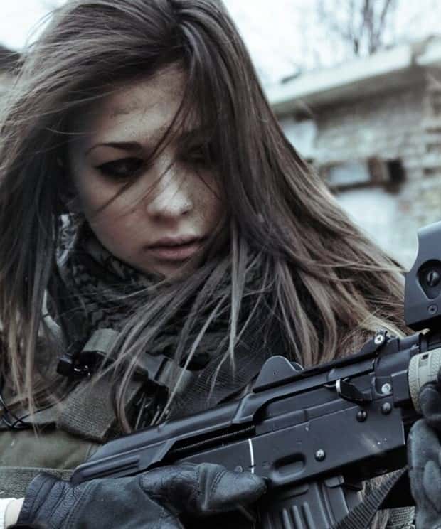 hot girls holding guns 13 Hot Girls with Guns #22 (20 photos)
