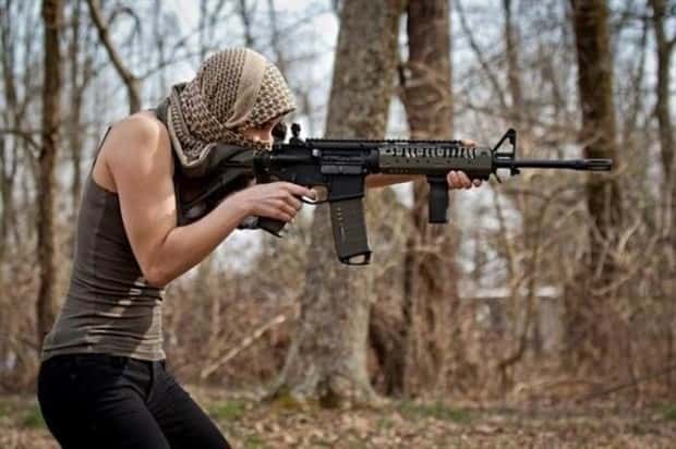 hot girls holding guns 14 Hot Girls with Guns #22 (20 photos)