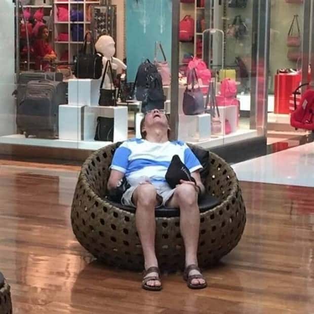 men hate shopping 11 These Men Absolutely Dread Shopping Days (21 photos)
