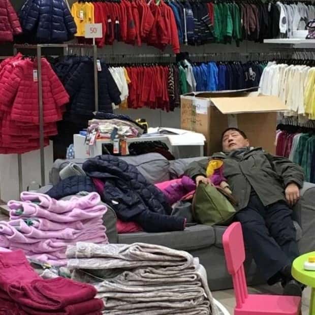 men hate shopping 13 These Men Absolutely Dread Shopping Days (21 photos)