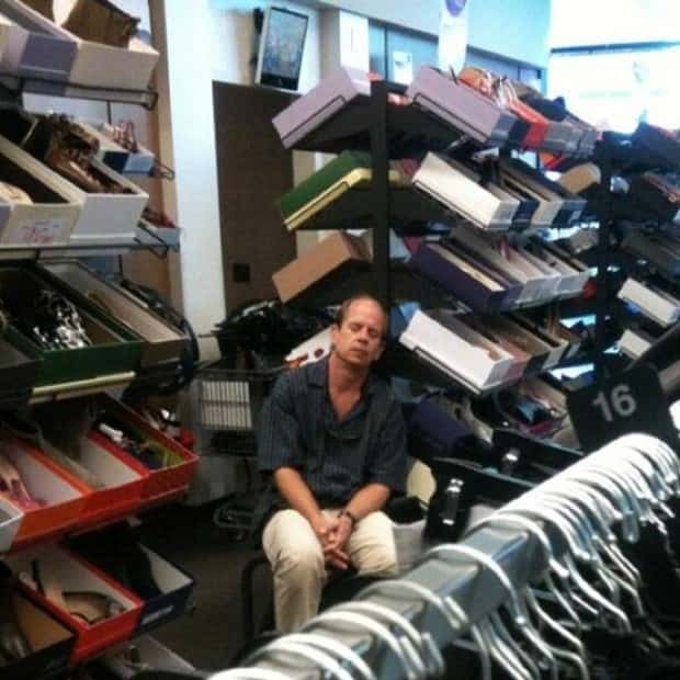 men hate shopping 19 These Men Absolutely Dread Shopping Days (21 photos)