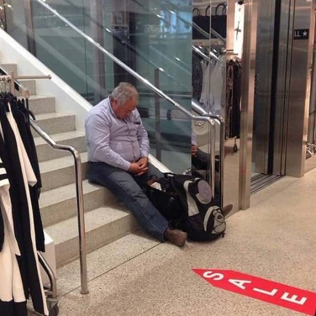 men hate shopping 20 These Men Absolutely Dread Shopping Days (21 photos)