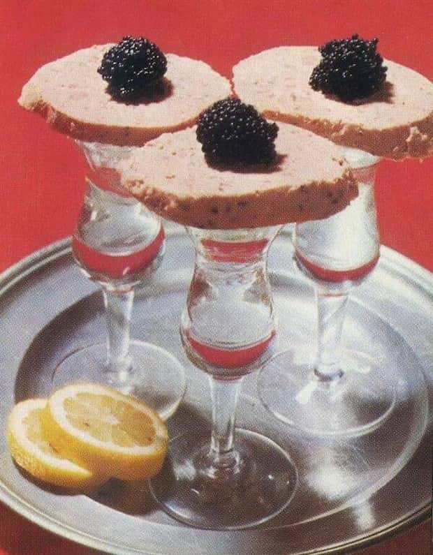 Vintage Meals That Nobody Should Ever Recreate (20 photos)