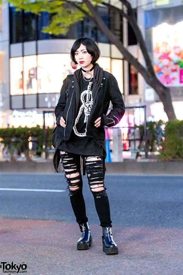 tokyo street fashion 12 Tokyo Street Fashion Gets Wildly Creative (35 photos)