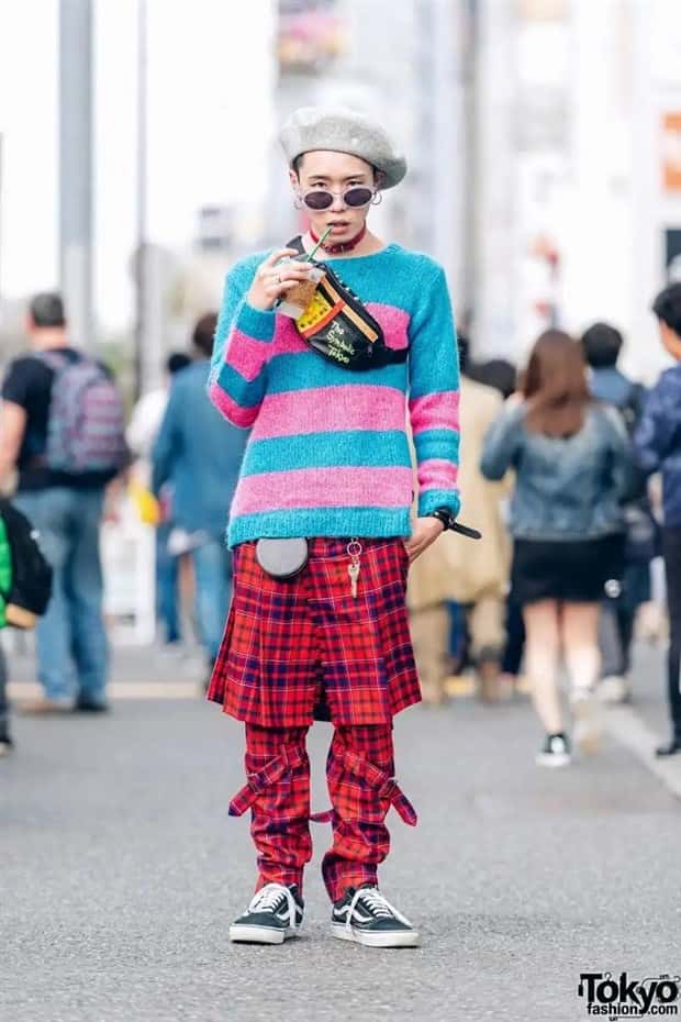 tokyo street fashion 19 Tokyo Street Fashion Gets Wildly Creative (35 photos)