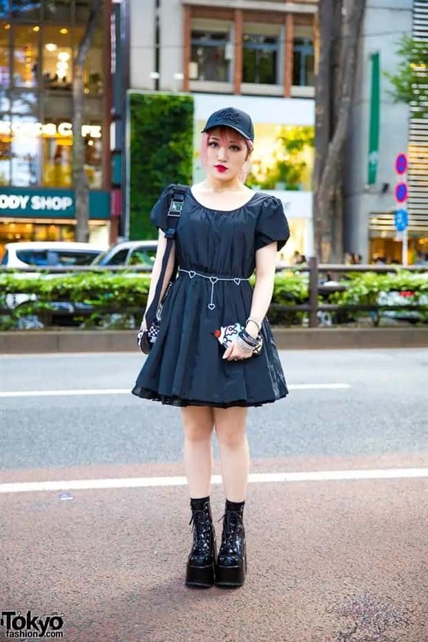 tokyo street fashion 2 Tokyo Street Fashion Gets Wildly Creative (35 photos)