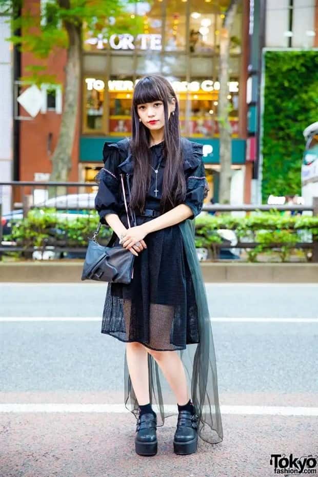 tokyo street fashion 25 Tokyo Street Fashion Gets Wildly Creative (35 photos)