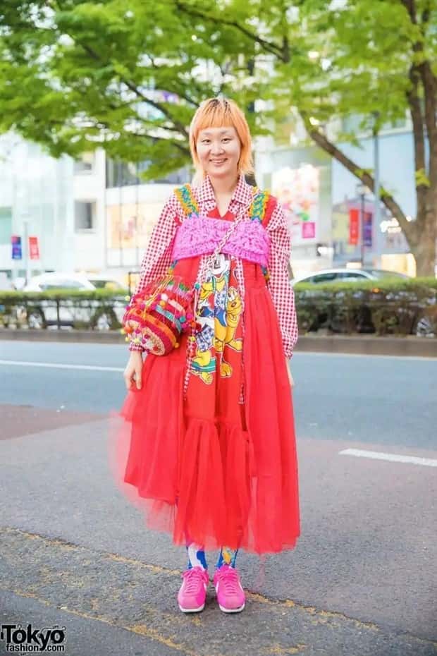 tokyo street fashion 28 Tokyo Street Fashion Gets Wildly Creative (35 photos)