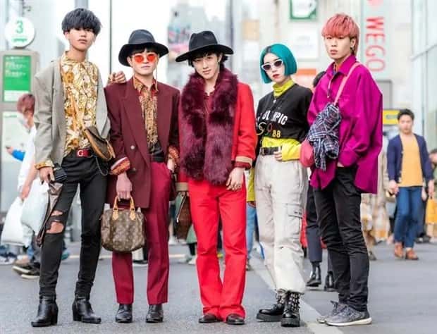 tokyo street fashion 35 Tokyo Street Fashion Gets Wildly Creative (35 photos)