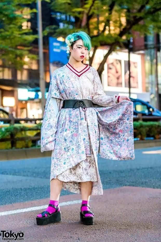 tokyo street fashion 4 Tokyo Street Fashion Gets Wildly Creative (35 photos)