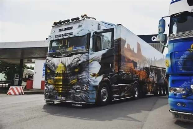 truck airbrushing 13 Amazing Truck Airbrush Designs That Stand Out (27 photos)