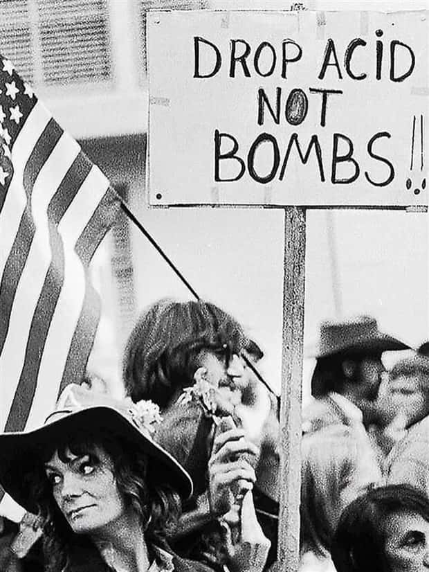 vietnam anri war signs 14 Historic Anti–Vietnam War Rally Signs (20 photos)