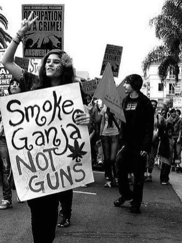 vietnam anri war signs 17 Historic Anti–Vietnam War Rally Signs (20 photos)
