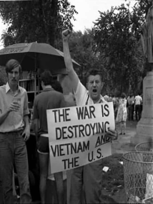 vietnam anri war signs 18 Historic Anti–Vietnam War Rally Signs (20 photos)