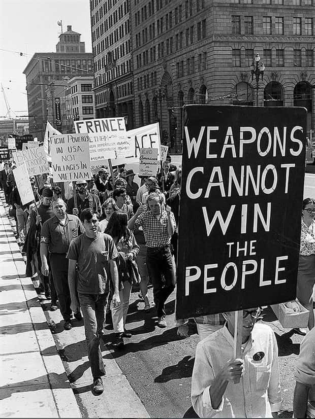 vietnam anri war signs 19 Historic Anti–Vietnam War Rally Signs (20 photos)