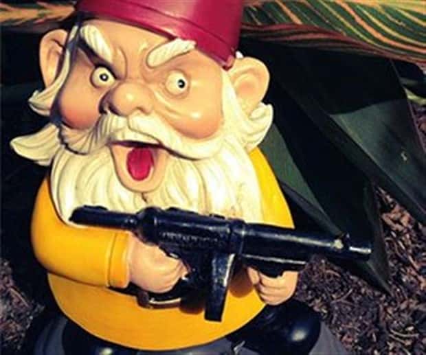 funny garden gnomes (17)
