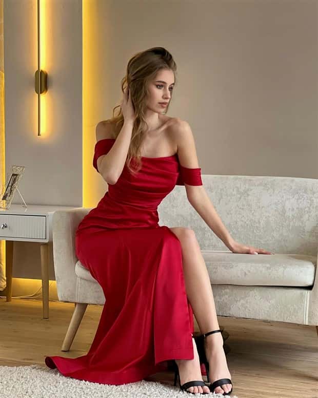 girls in red (9)