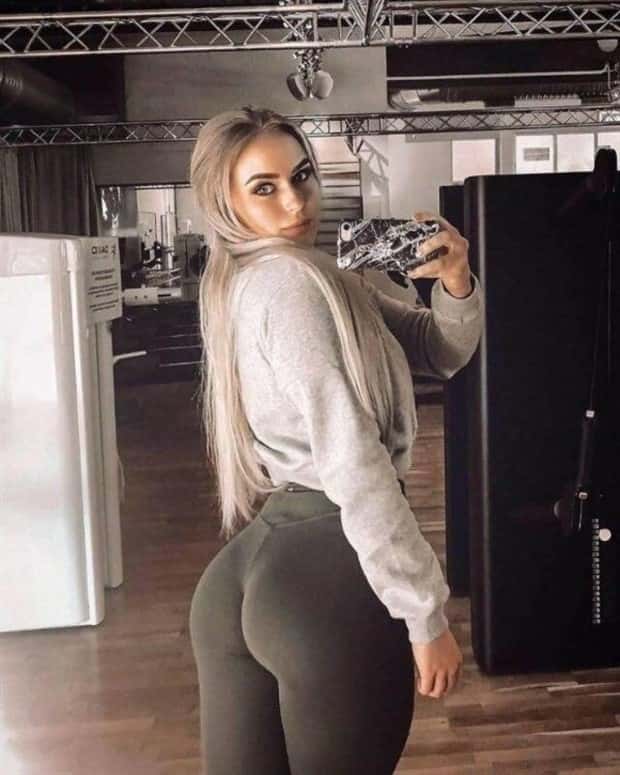 girls in yoga pants (11)