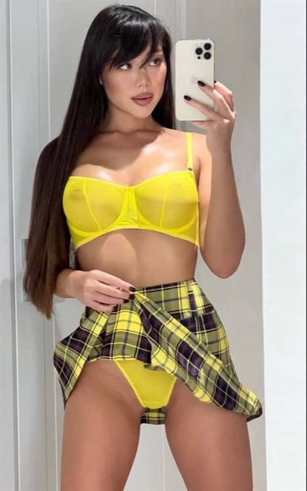 hot girls like selfies (11)