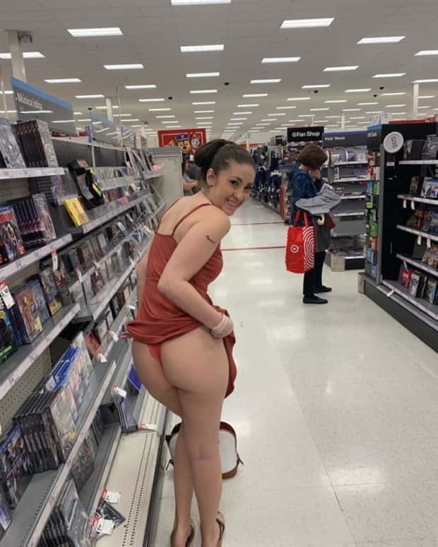 Hot Girls in Shopping #3 (20 photos)