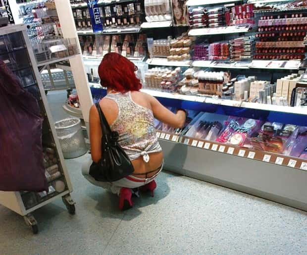 Hot Girls in Shopping #3 (20 photos)