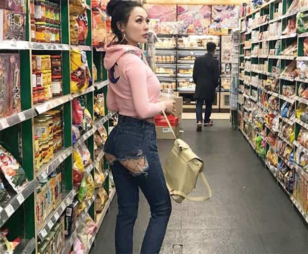 Hot Girls in Shopping #3 (20 photos)