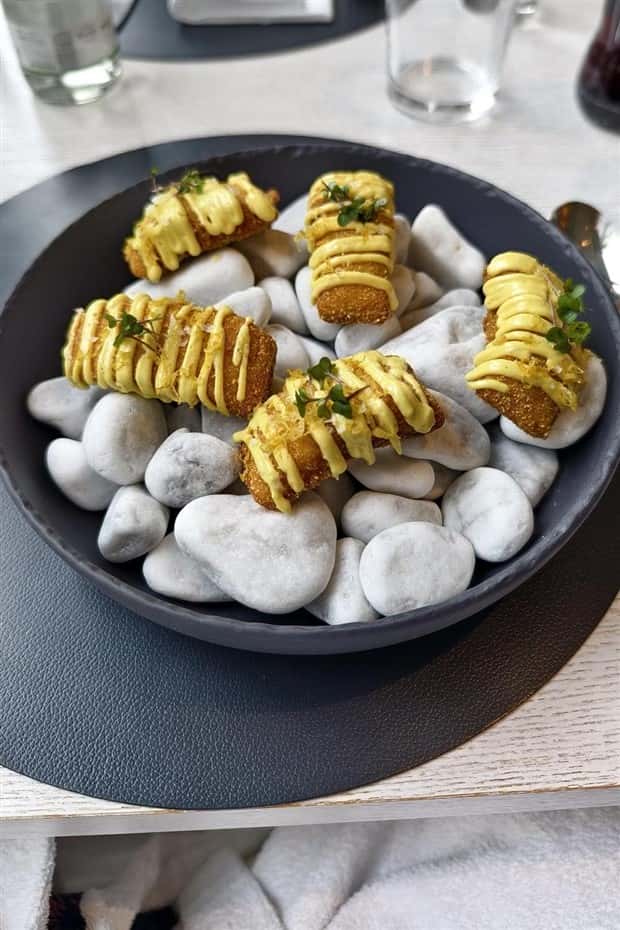 strange food serving ideas (11)