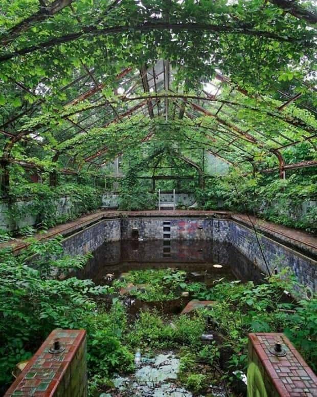 beautiful abandoned places (1)