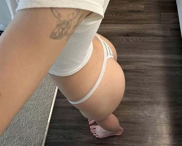 girls in thongs (10)