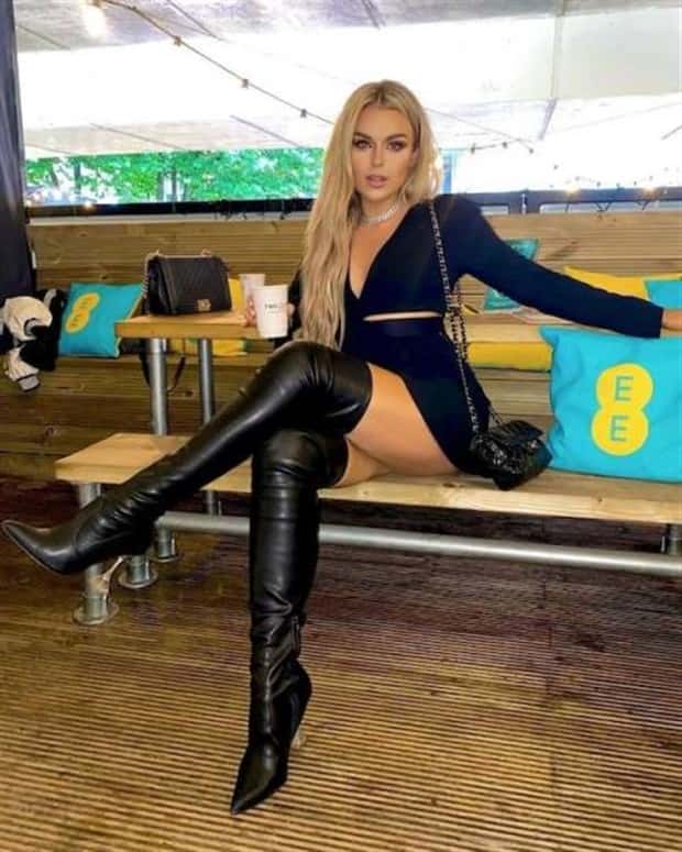 hot girls in boots (3)