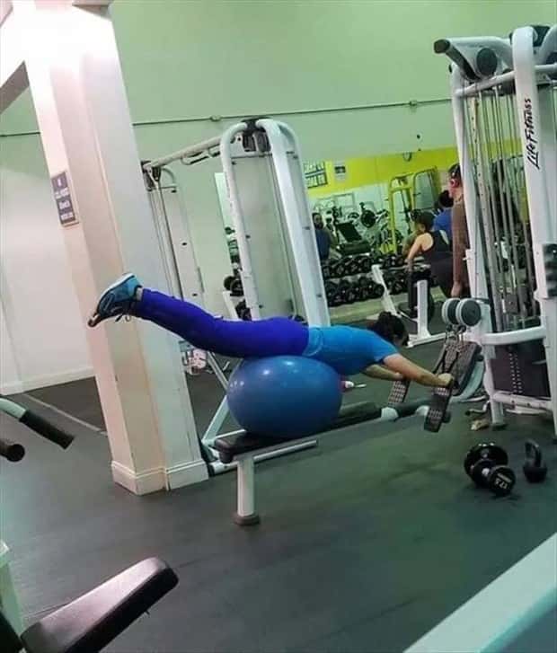 people doing stupid things (24)