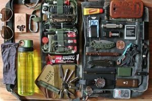 23 Survival Kits Internet Preppers Proudly Display (23 photos)