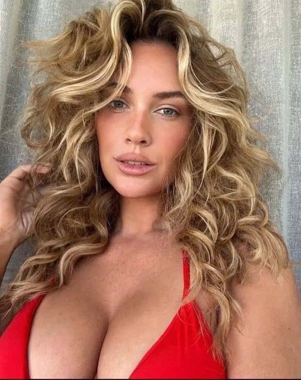 sexy girls in red outfit (15)