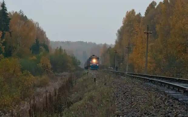 trains in autumn (1)