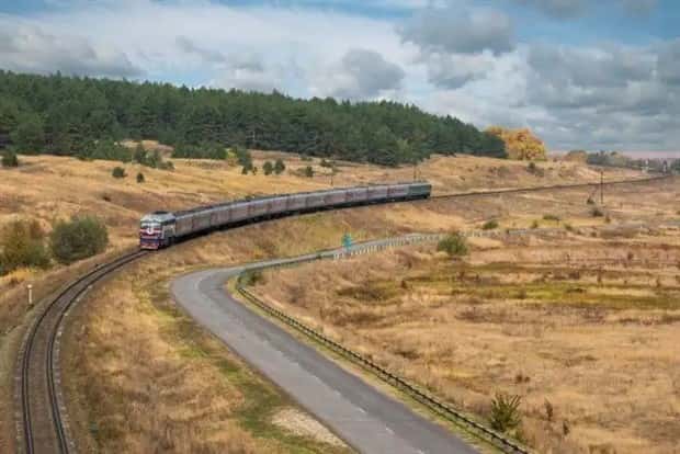 trains in autumn (12)