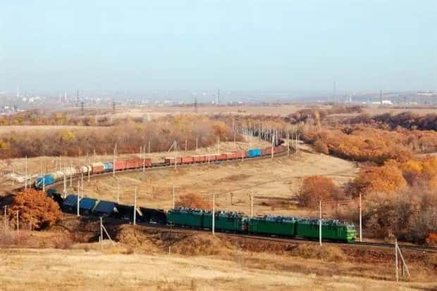 trains in autumn (14)