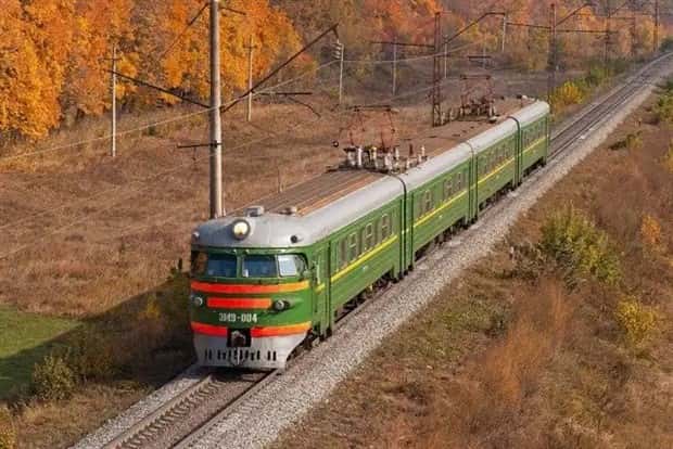 trains in autumn (20)