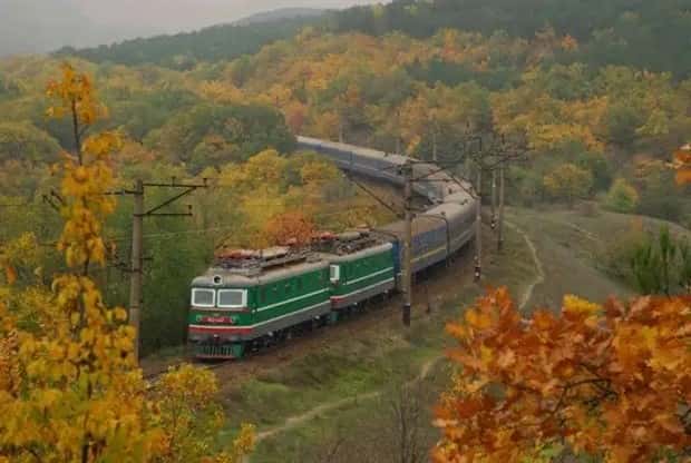 trains in autumn (24)