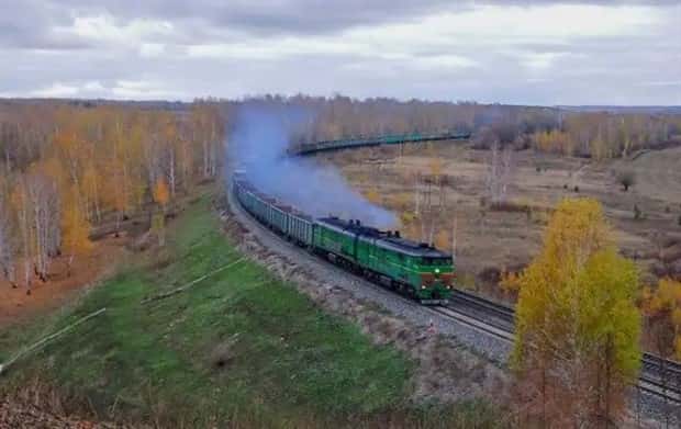trains in autumn (25)
