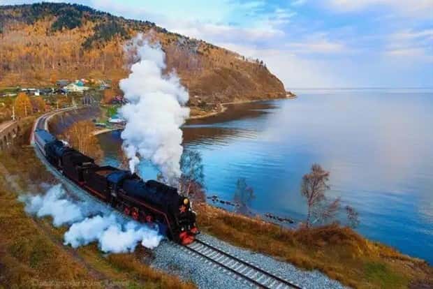 trains in autumn (29)