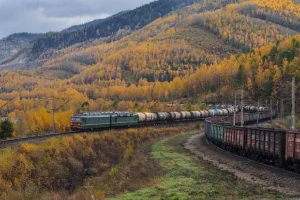 trains in autumn (30)