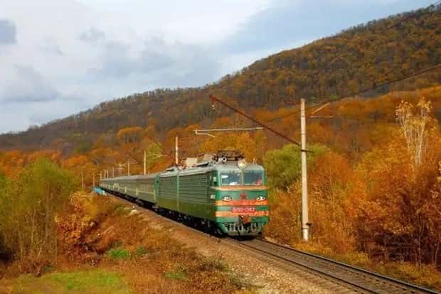 trains in autumn (35)