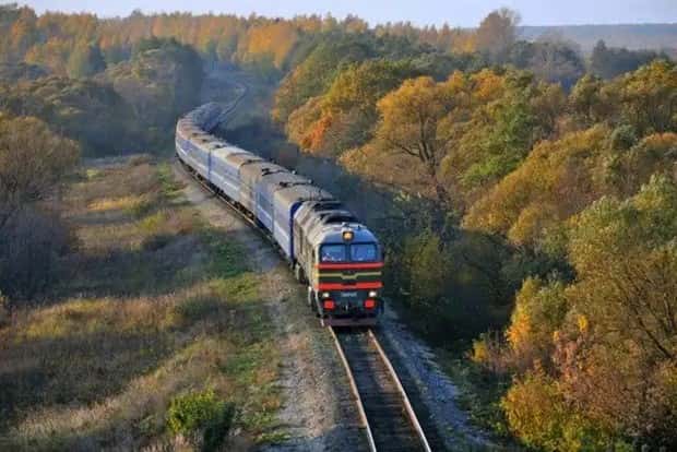 trains in autumn (8)